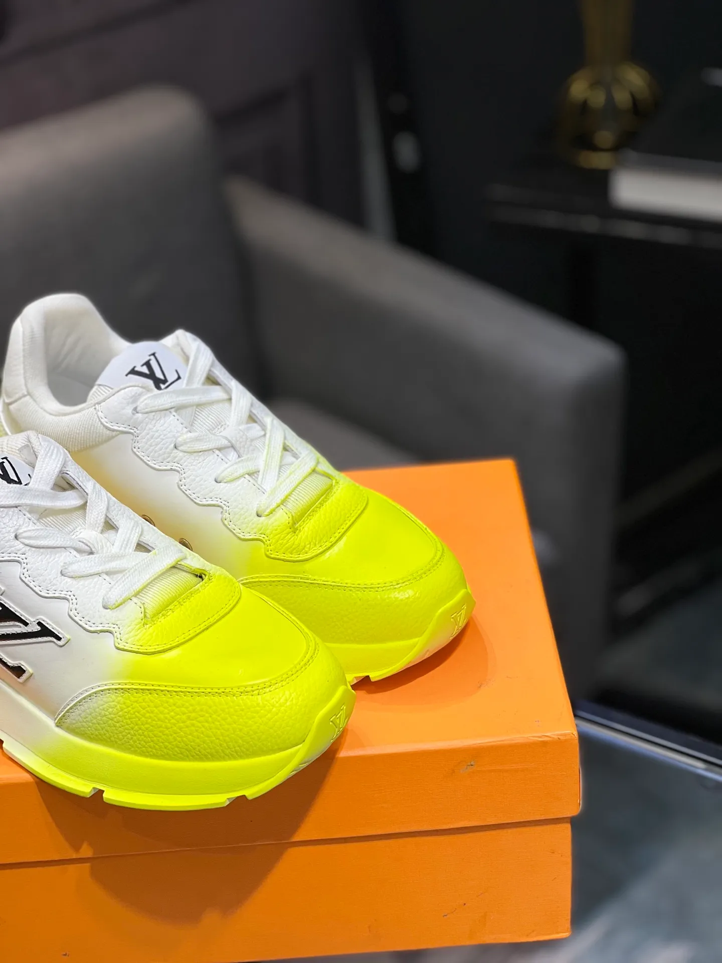 Men's shoes 💰760 LV | Louis Vuitton 2025𝐬𝐬 Spring and summer new styles, couples' models, men's models come out first. The counter focuses on the latest casual shoes. Hard goods are new🆕 ❥Purchase level! Full of high-end feel! A popular model among bloggers at home and abroad, it’s retro and fashionable and looks amazing on your feet! Wear a lot of happiness! Mainly recommended model on the official website★ ▪️Upper: Original custom-made imported calfskin fabric ▪️Inner lining: breathable gauze imported from Italy ▪️Outsole: rubber foam ➕tpu high-end outsole ▪️Shoe size: 36-44 (customized for 45 and 46)
